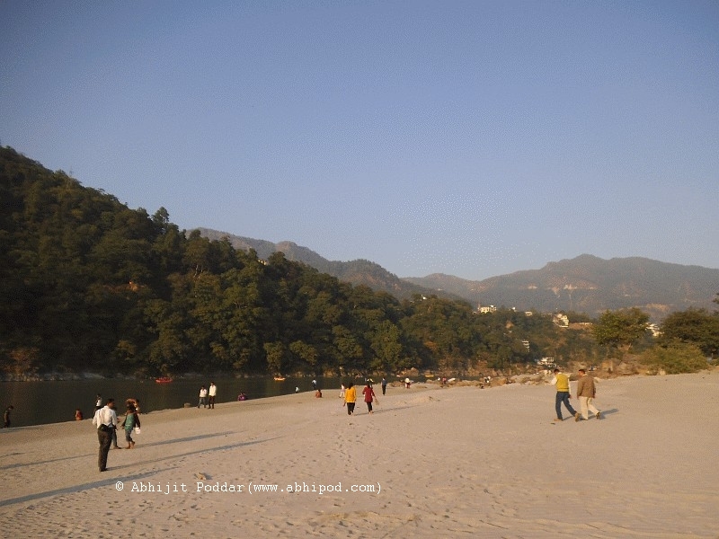 Pristine yellow sand on the river bank near Ram Jhoola 