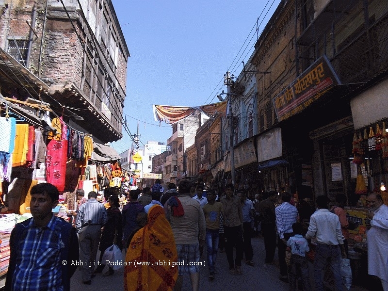 Congested street leading to Har Ki Pauri on the Ganges
